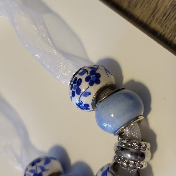 New Bundle of Glass Beads - Picture 4 of 6